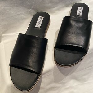 Brand new slides. Never worn. Comes w/org box.